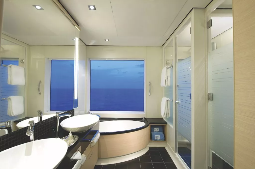 b family suite balcony club