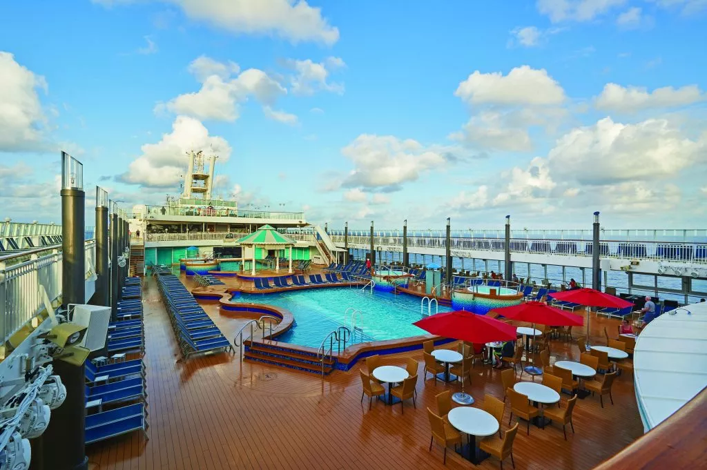 ncl pearl pool deck